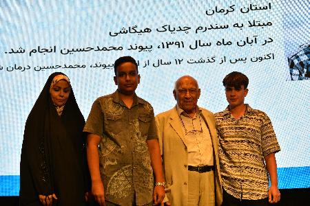 دیدار بانوی ناجی و کودک نجات یافته در پنجاهمین سال تاسیس سازمان انتقال خون