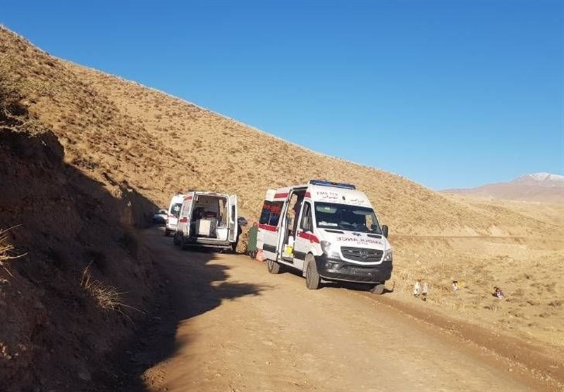 ۱۶ مصدوم در واژگونی وانت حامل کارگران در دماوند + عکس