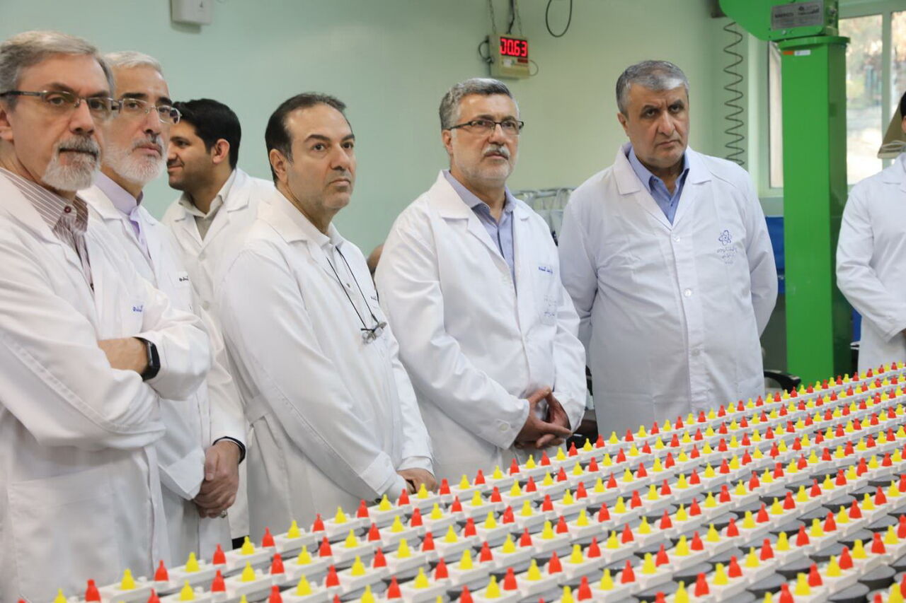 بازدید وزیر بهداشت از آزمایشگاه‌های تولید رادیودارو سازمان انرژی اتمی