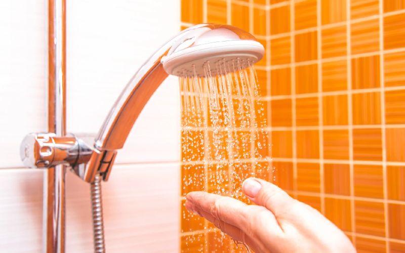 فواید بی نظیر دوش آب سرد برای سلامتی و نشاط