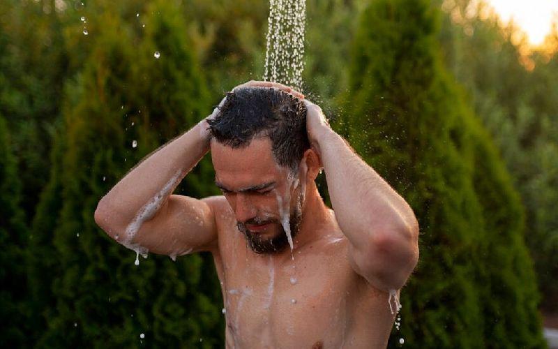 فواید بی نظیر دوش آب سرد برای سلامتی و نشاط
