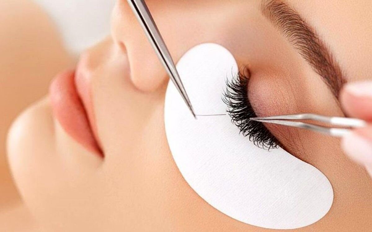 اگر قصد دارید مژه‌هایتان را زیباتر کنید…