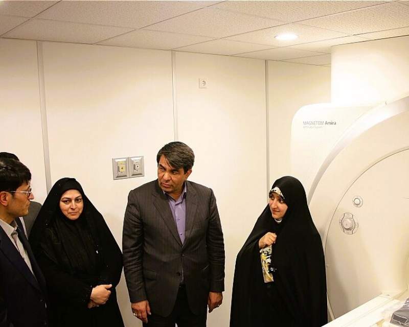 مرکز ام‌ آر آی زرند