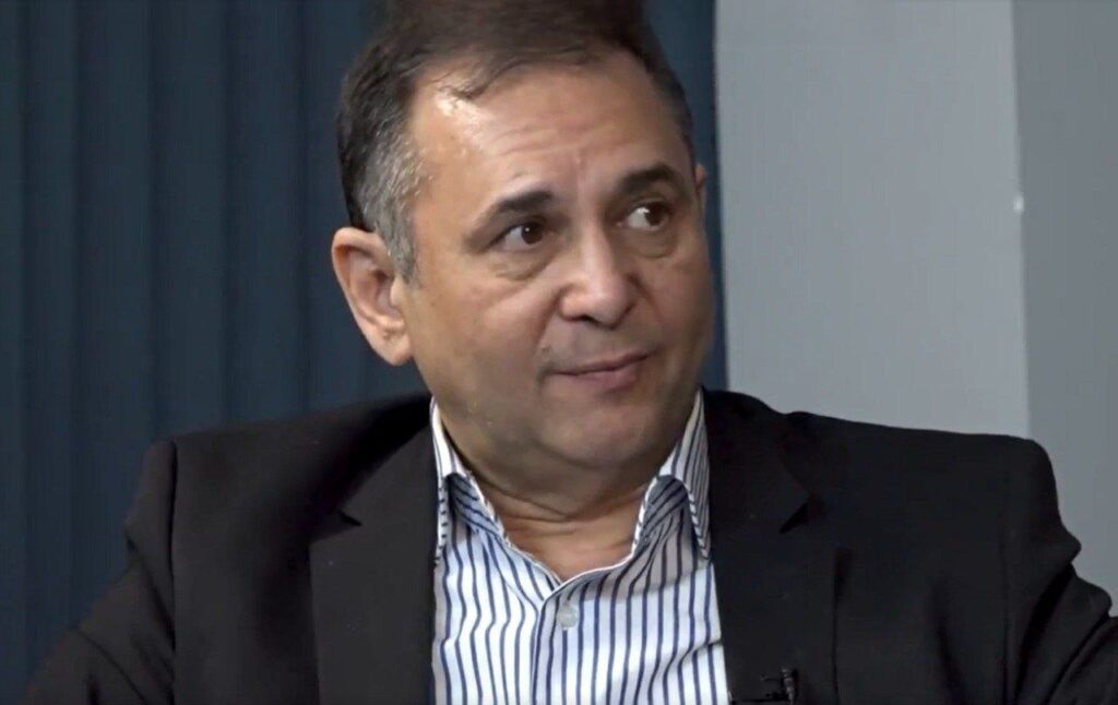 فرهاد بیاشاد